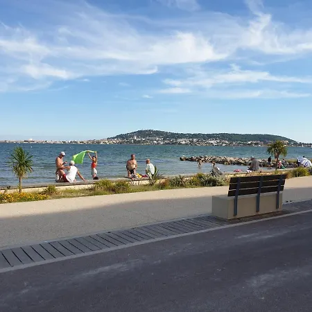 Les Bains, Vue Sur L'etang De Thau Classement 2 Etoiles 바라뤽레벵즈