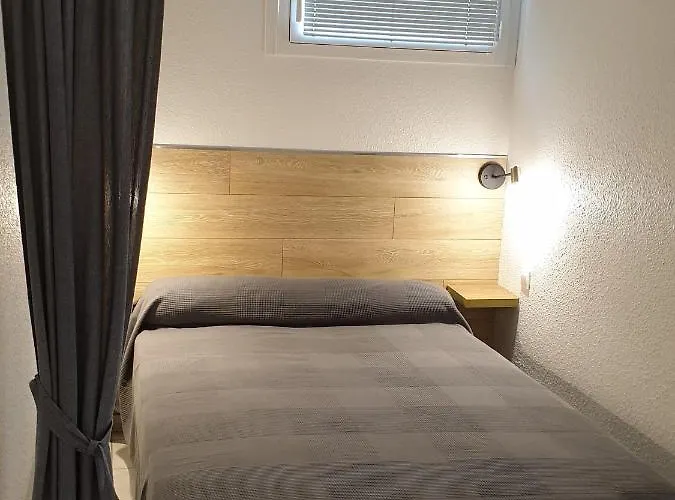 Les Bains, Vue Sur L'etang De Thau Classement 2 Etoiles